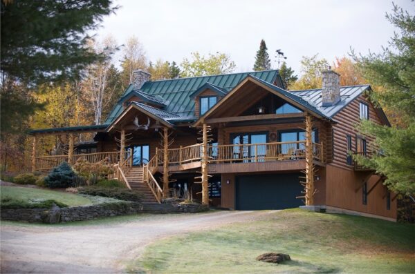Moose Meadow Lodge &amp; Treehouse